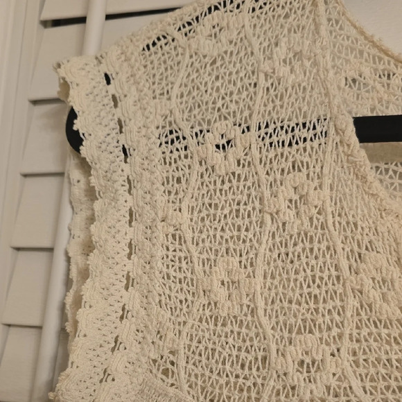 Cream Ruffled Lace Blouse with V-Neck - Picture 3 of 10